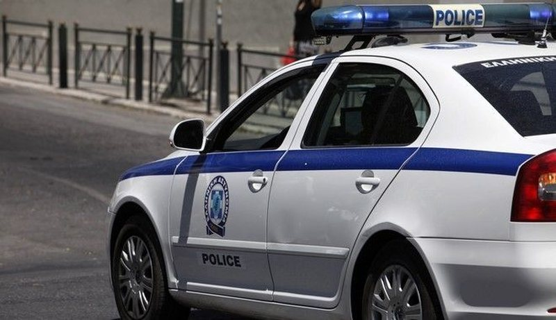 Grabitën mësuesin në Greqi, arrestohet daja dhe nipi adoleshent