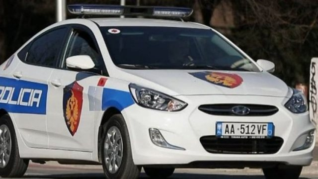 Dogjën mjetin e efektivit të policisë në Lezhë, arrestohen dy të rinj