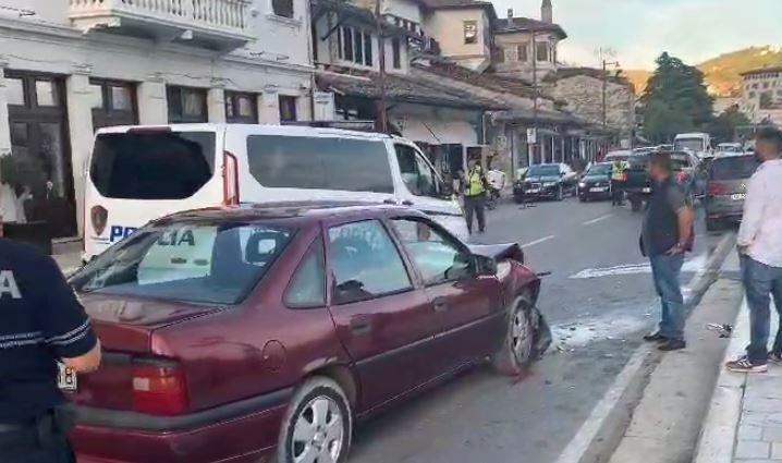 Aksident i trefishtë në Berat