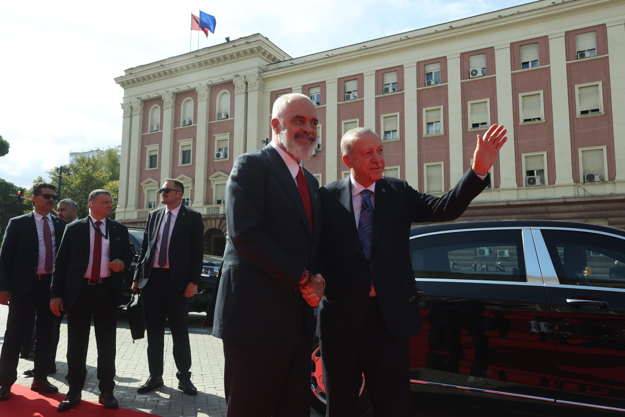 Erdogan mbërrin në Kryeministri, takim kokë më kokë me Ramën