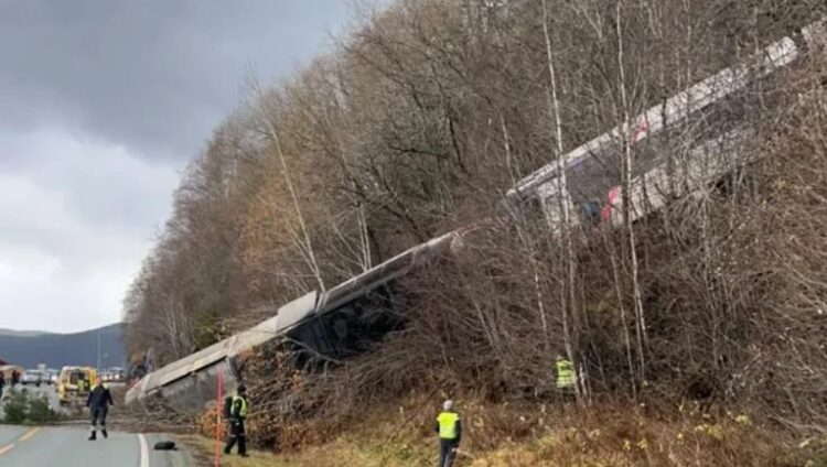 Tren me 50 persona në bord del nga shinat, fatmirësisht pa viktima