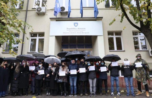 Sindikata e MKRS-së proteston në heshtje, zbulohet arsyeja