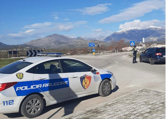 Telefon dhe alkool në timon, policia vendos gjoba rekord në Vlorë