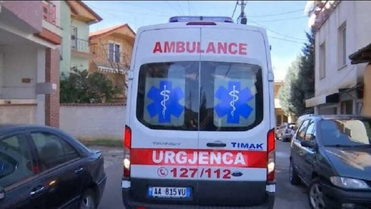 Ra nga kati i 7-të i pallatit, gruaja humb jetën në spital