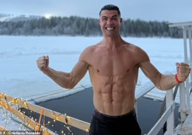 Ronaldo nuk i trembet të ftohtit, zhvishet në temperatura -20  gradë 