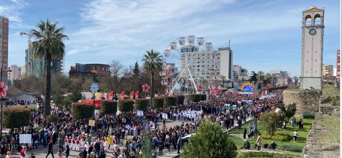 Begaj e Rama urojnë shqiptarët për Ditën e Verës