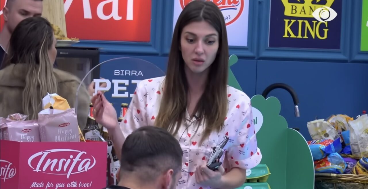 ‘Ta futa me shapkë surratit’! Loredana nxehet keq me Jozin