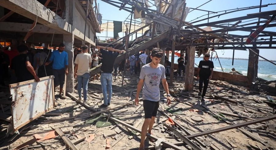 Bombardohet kafeneja e gazetarëve në Gaza, mbi 20 viktima