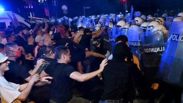 Rusia paralajmëron Perëndimin të mos mbështesë protestat në Serbi: Të përmbahen