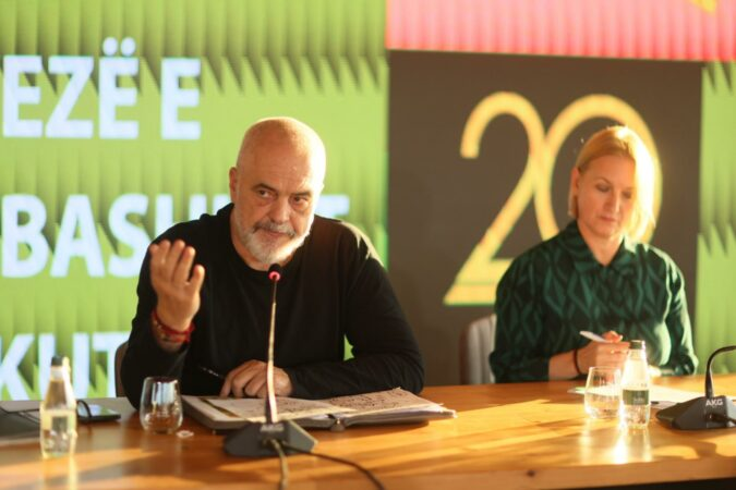 Edi Rama: Fermerët nuk mund të presin më!